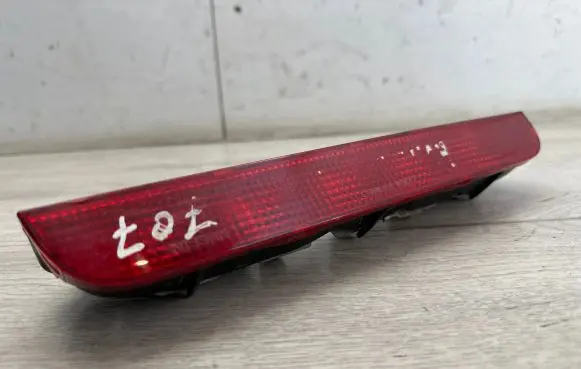 Nissan X-Trail T30 Third/center stoplight E13020708