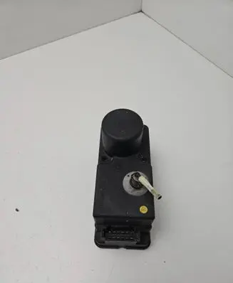 Volkswagen PASSAT B4 Central locking vacuum pump 1H0962257E