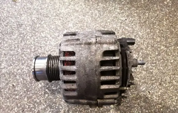 Volkswagen Golf VII Generator/alternator 04V903023K