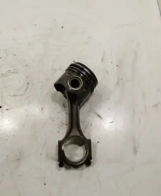 Land Rover Freelander 2 - LR2 Piston with connecting rod 17h4