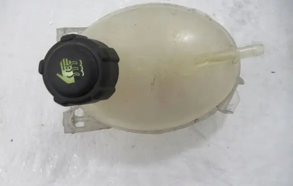 Renault Captur Coolant expansion tank/reservoir 217100680R