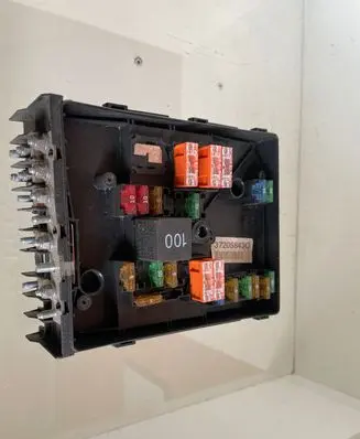 Volkswagen Golf V Fuse module 1K0937125 1086 017183071