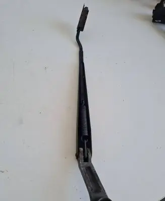 Front wiper blade arm
