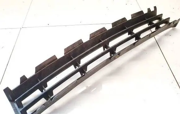 Renault Megane II Front bumper lower grill 8200114155