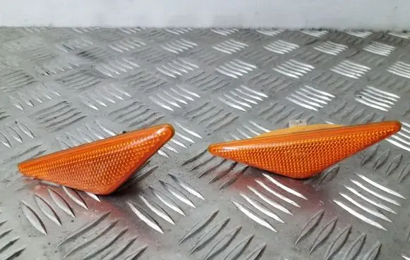 Ford Focus Front fender indicator light