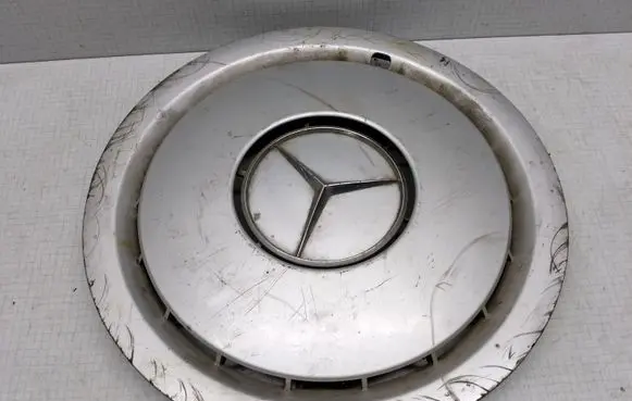 Mercedes-Benz E W124 R15 wheel hub/cap/trim 1244010224 7226300