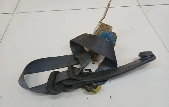 Hyundai Lantra II Rear seatbelt 045030