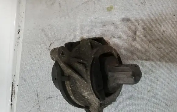 BMW 4 F32 F33 Engine mount bracket 6850220