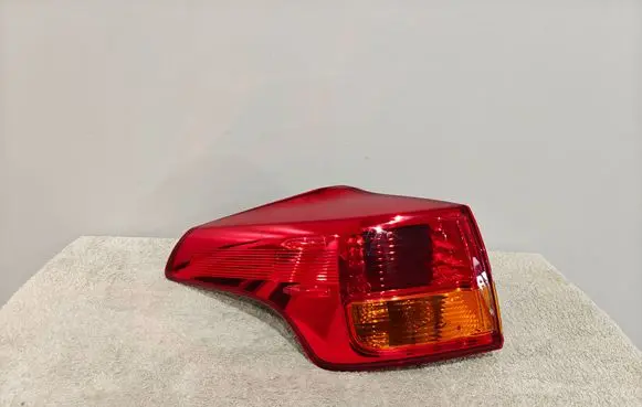 Toyota RAV 4 (XA40) Rear/tail lights