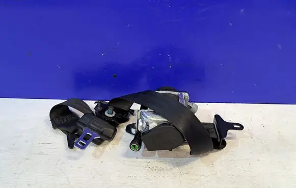 Volvo S60 Front seatbelt 39818844 616156000