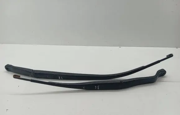 Honda CR-V Front wiper blade arm