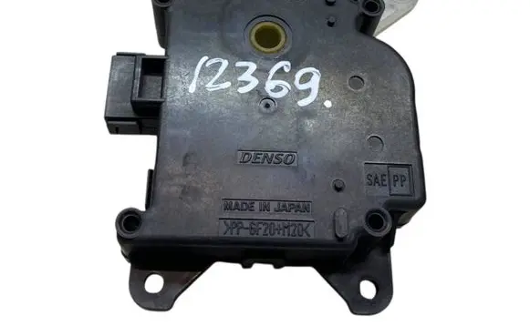 Toyota Avensis T250 Air flap motor/actuator 0637008680