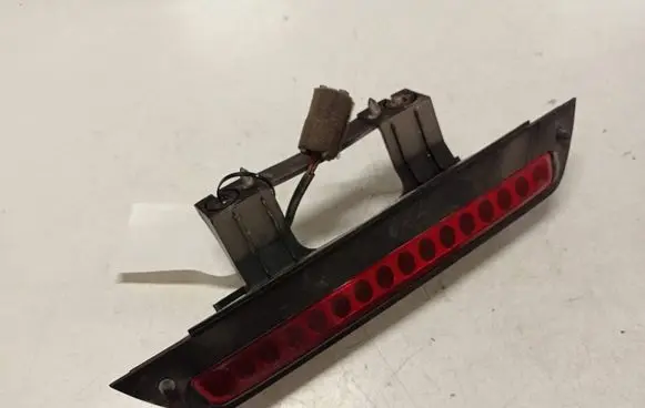 KIA Carens I Third/center stoplight