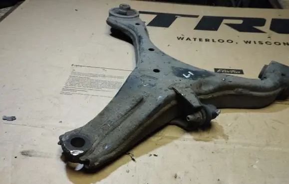 Honda FR-V Front lower control arm/wishbone