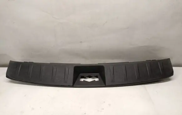 Trunk/boot sill cover protection