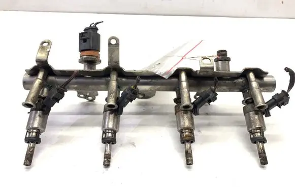 Volkswagen PASSAT B7 Fuel main line pipe 06J133317M