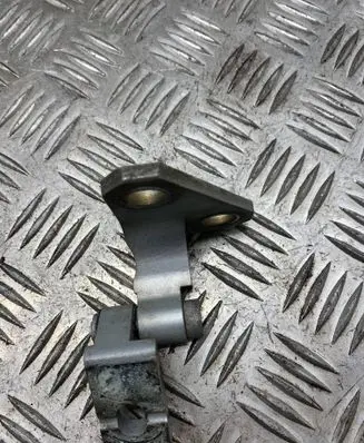 Volkswagen PASSAT B6 Front door upper hinge