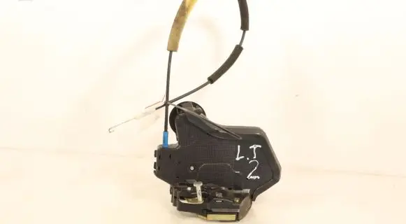 Toyota Avensis T250 Rear door lock 