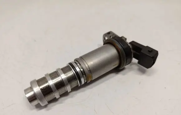 BMW X5 F15 Camshaft vanos timing valve 8605123 11368605123 11367585776