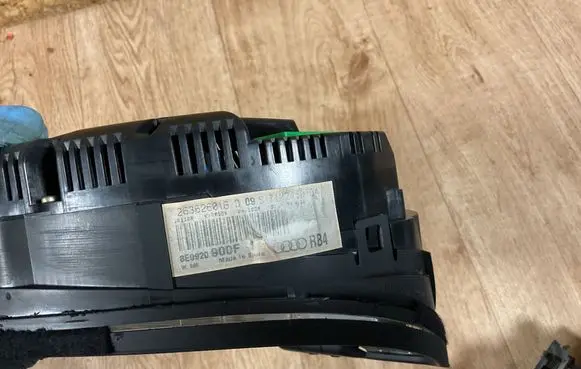 Audi A4 S4 B6 8E 8H Speedometer (instrument cluster) 8E0920900 1036901830