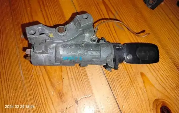 Volkswagen Golf IV Ignition lock 4B0905851C