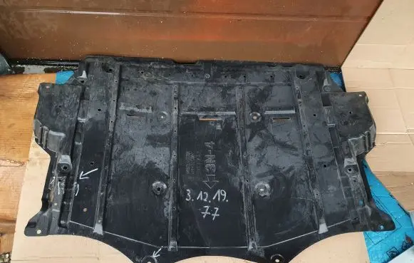 Nissan Leaf I (ZE0) Center/middle under tray cover 748N33NF0A 748N33NFOA