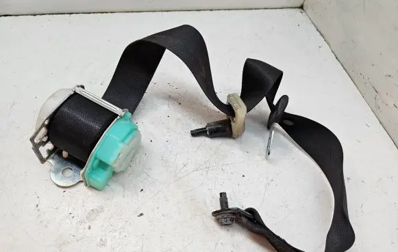 Nissan Note (E11) Rear seatbelt 888459U05A