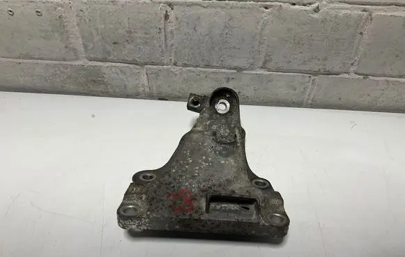 BMW 3 E92 E93 Engine mounting bracket 6770049 13807410