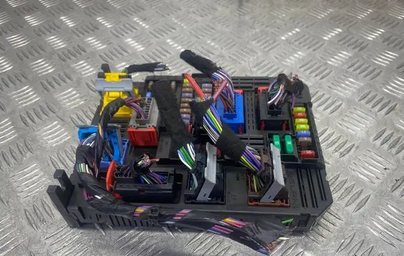 Citroen C3 Aircross Fuse box set 9832880280