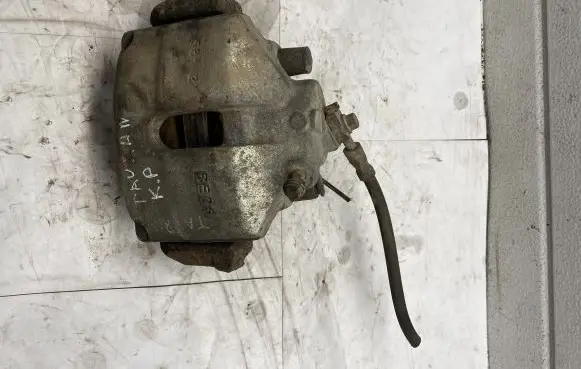 Volkswagen Touran I Front brake caliper