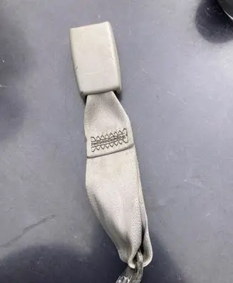 Mazda 626 Rear seatbelt buckle 2282