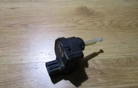 Mazda 323 F Headlight level adjustment motor 0307852341