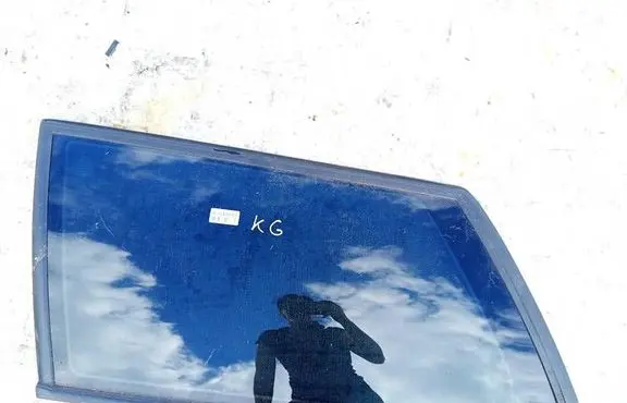 Rear side window