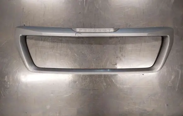 Peugeot Boxer Front bumper upper radiator grill 18072049