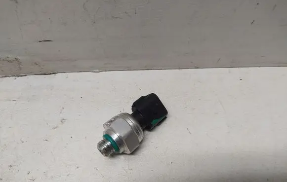 Dacia Logan II Air conditioning (A/C) pressure sensor 921367866R