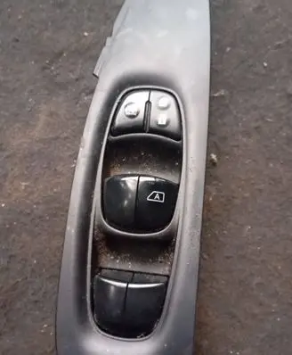 Nissan Qashqai Front door window switch trim 8096014EA0AX