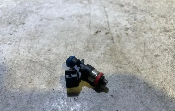 Jeep Grand Cherokee Fuel injector 05184085AD