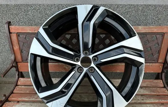 Volvo XC90 R22 alloy rim 