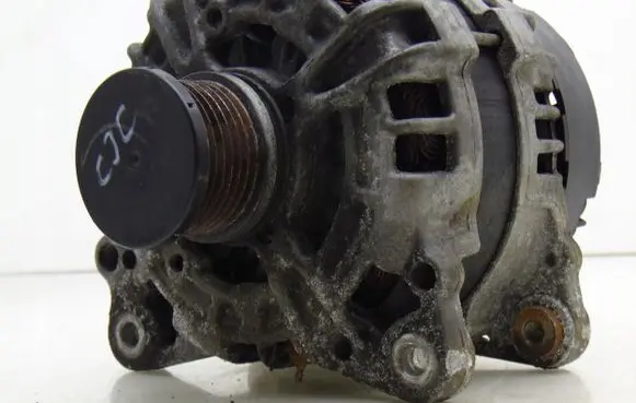Audi A4 S4 B8 8K Generator/alternator 04L903017D
