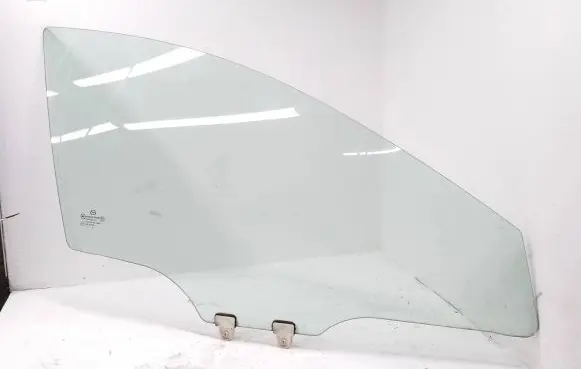 Mazda 3 III Front door window glass four-door