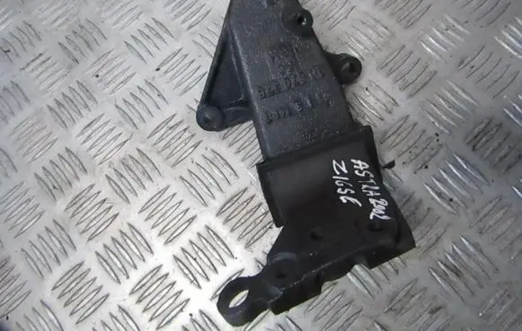 Opel Astra G Engine mounting bracket 90570378