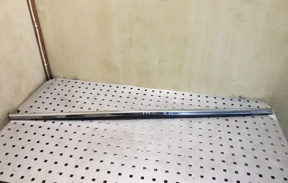 Hyundai i40 Rear door glass trim molding