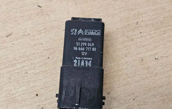 Volvo V40 Glow plug pre-heat relay 9666671780 51299049