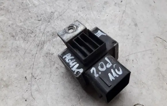 Renault Laguna III Glow plug pre-heat relay 9640469680A