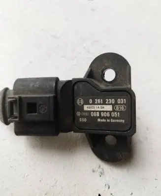 Volkswagen Golf V Air pressure sensor 0261230031 068906051