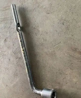 Iveco Daily 4th gen Wheel nut wrench 