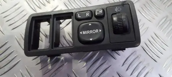 Toyota Avensis T250 Wing mirror switch 183575 777667