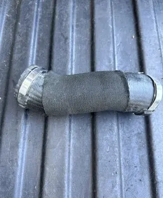 Porsche Macan (95B) Intercooler hose/pipe E0005452831963306 Y00689333