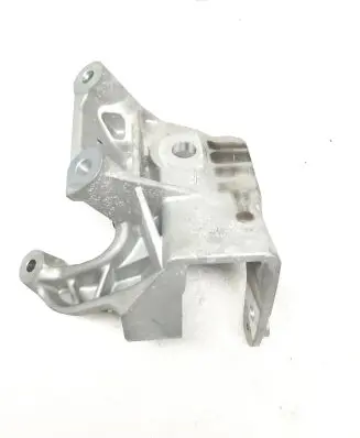 Volvo XC90 Engine mounting bracket 31430490