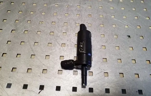 Volkswagen Touareg I Headlight washer pump 3B0955681